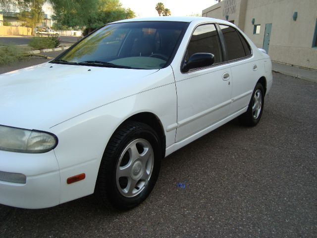 Nissan Altima 1995 photo 3