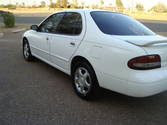 Nissan Altima 1995 photo 4