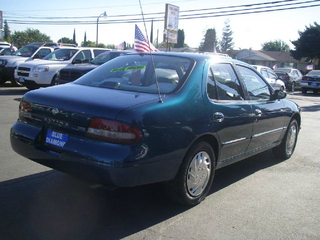 Nissan Altima 1995 photo 0