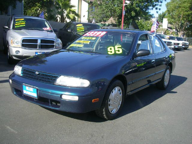 Nissan Altima 1995 photo 1