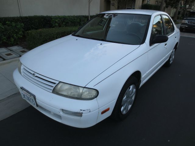 Nissan Altima 1995 photo 1