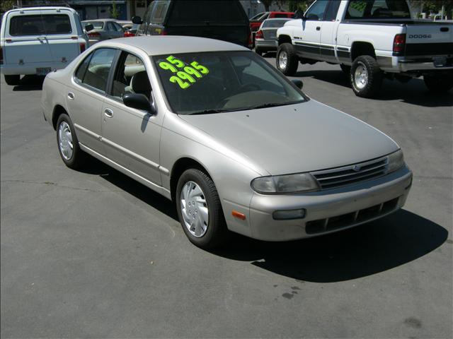 Nissan Altima 1995 photo 1
