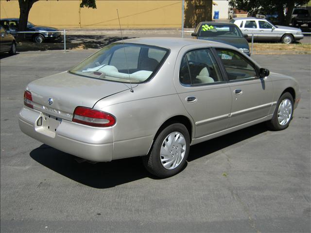Nissan Altima 1995 photo 2