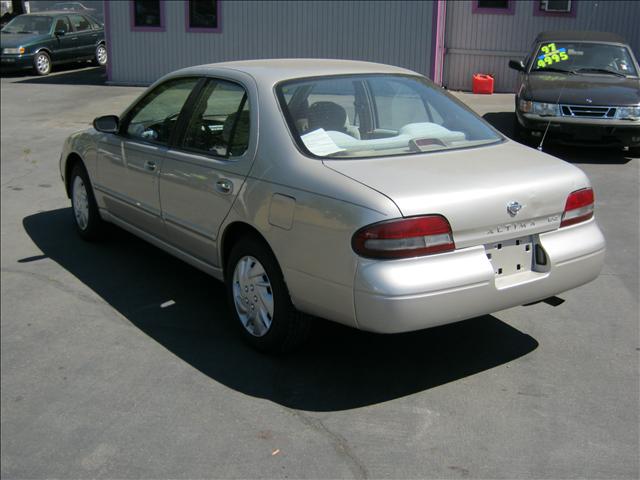 Nissan Altima 1995 photo 3