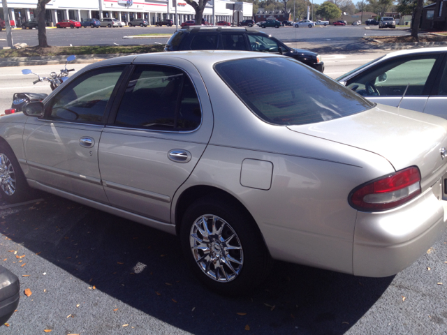 Nissan Altima 1996 photo 1