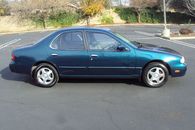 Nissan Altima 1996 photo 3
