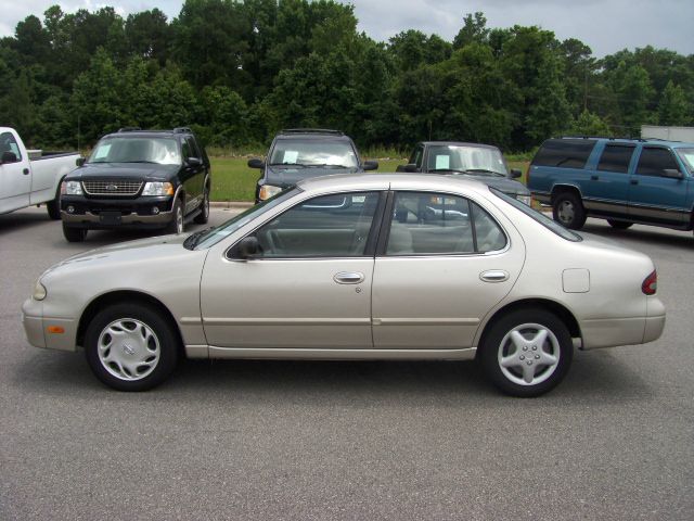 Nissan Altima 1996 photo 1