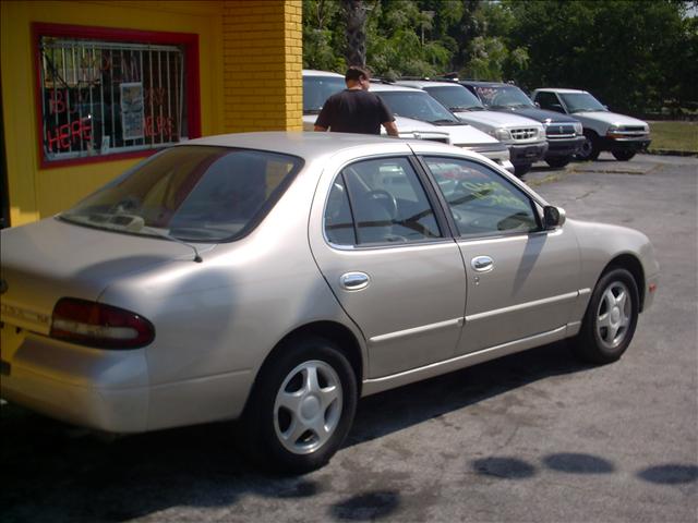 Nissan Altima 3.0 Quattro Sedan