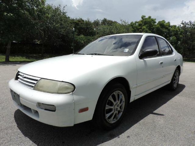 Nissan Altima 1996 photo 13