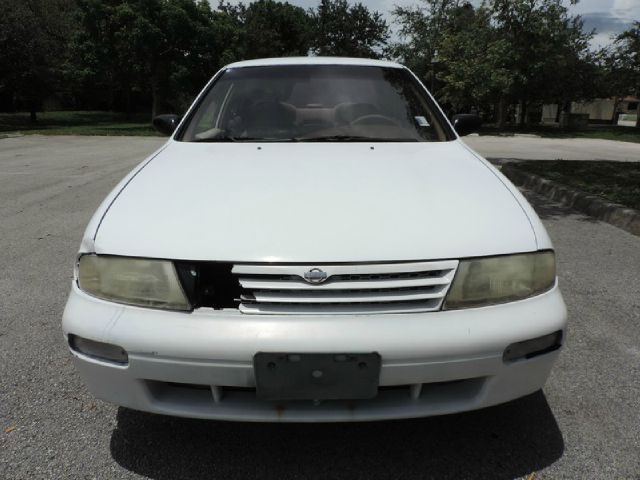 Nissan Altima 1996 photo 14