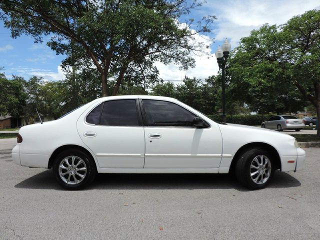 Nissan Altima 1996 photo 16