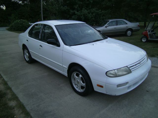 Nissan Altima 1996 photo 2