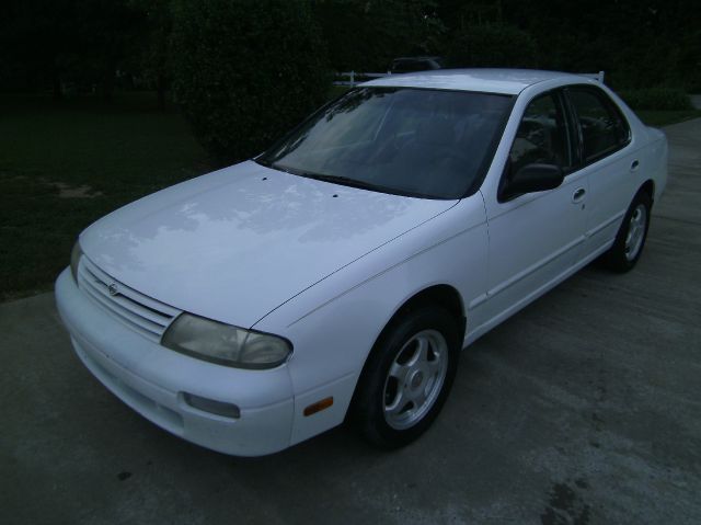 Nissan Altima 1996 photo 3