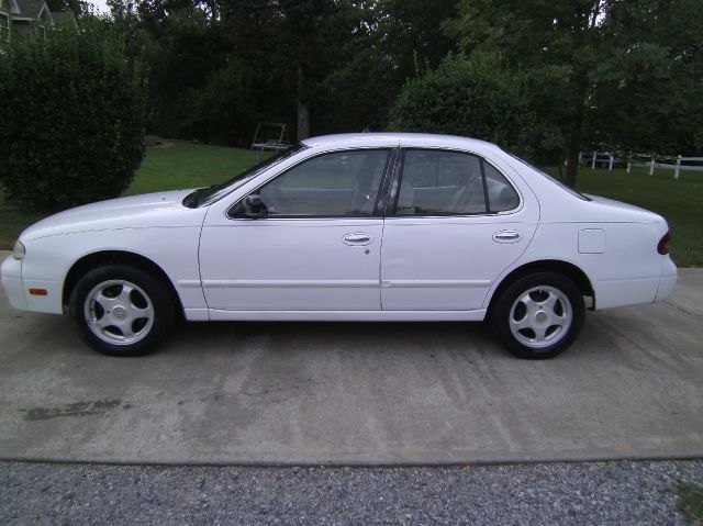 Nissan Altima 1996 photo 4