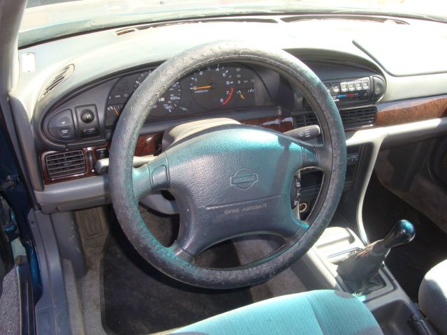 Nissan Altima 1997 photo 2