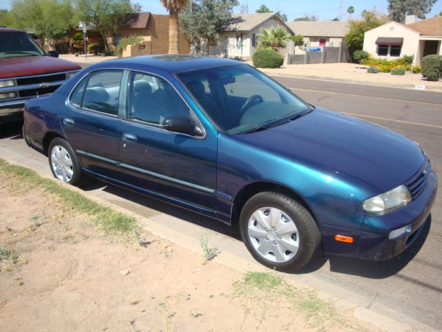 Nissan Altima 1997 photo 4