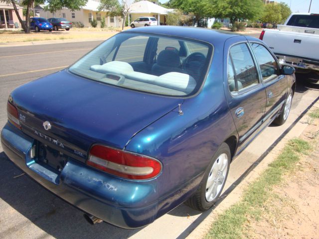 Nissan Altima 1997 photo 5
