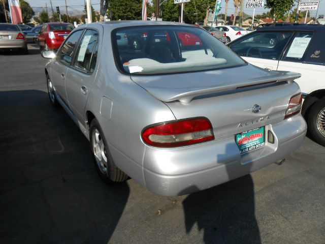 Nissan Altima SE Sedan