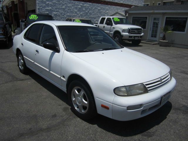 Nissan Altima SE Sedan