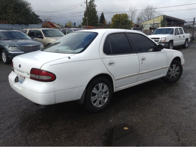 Nissan Altima 1997 photo 2