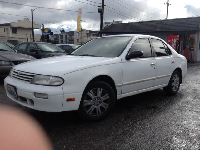 Nissan Altima 1997 photo 4