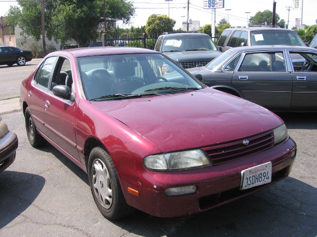 Nissan Altima 1997 photo 4