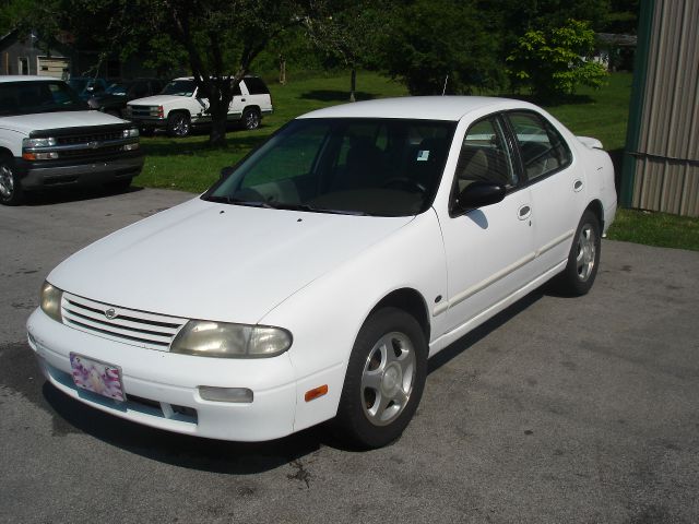 Nissan Altima 1997 photo 1