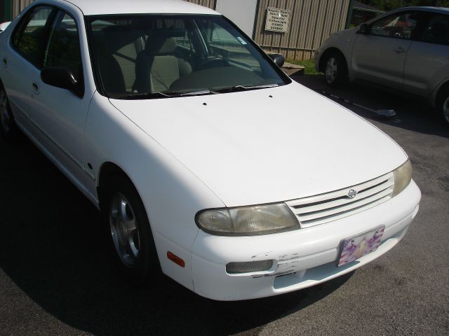Nissan Altima 1997 photo 2