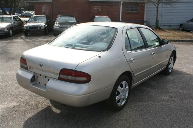 Nissan Altima 1997 photo 3