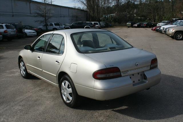 Nissan Altima 1997 photo 4