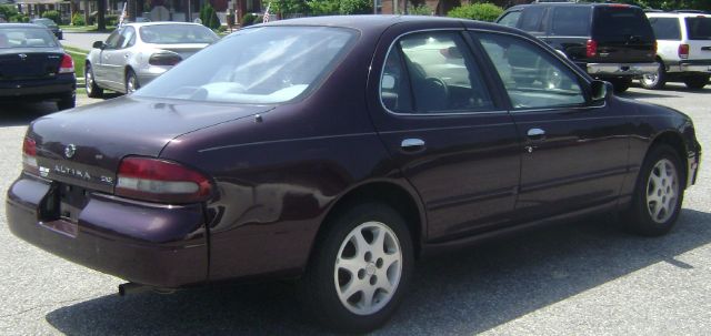 Nissan Altima 1997 photo 3