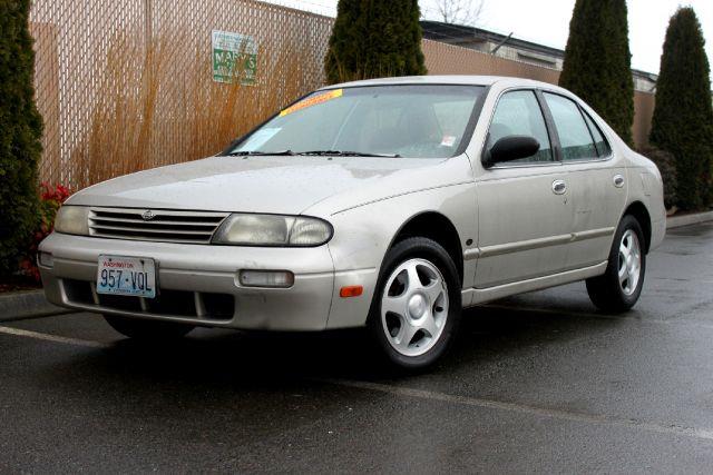 Nissan Altima 1997 photo 2