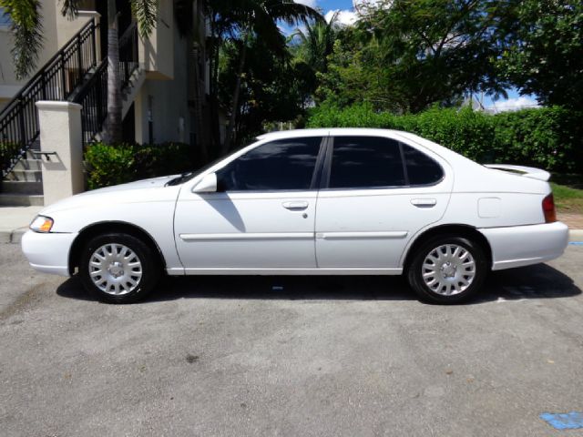 Nissan Altima 3.0 Quattro Sedan