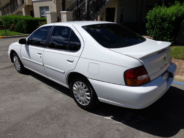 Nissan Altima 1998 photo 2