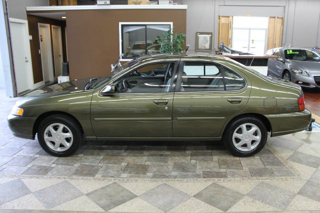 Nissan Altima 1998 photo 1