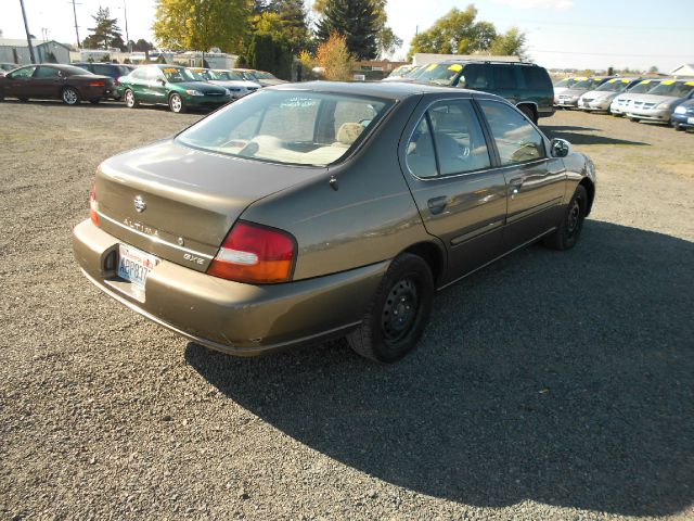Nissan Altima 1998 photo 1