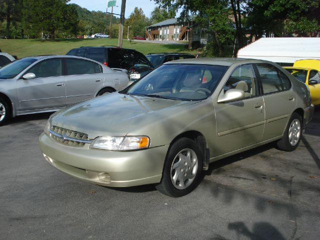 Nissan Altima 1998 photo 1