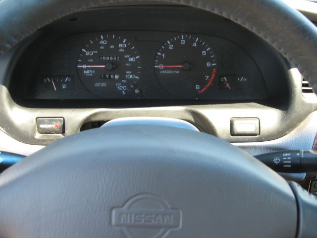 Nissan Altima 1998 photo 1