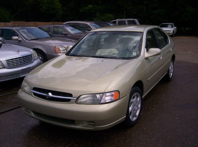 Nissan Altima 1998 photo 1