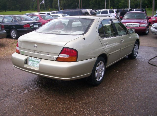 Nissan Altima 1998 photo 4