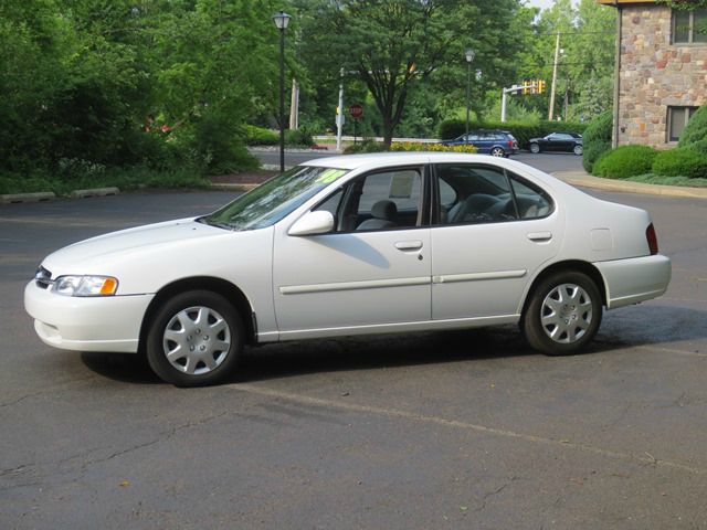 Nissan Altima 1998 photo 1