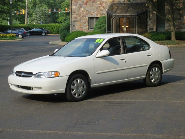 Nissan Altima 1998 photo 4