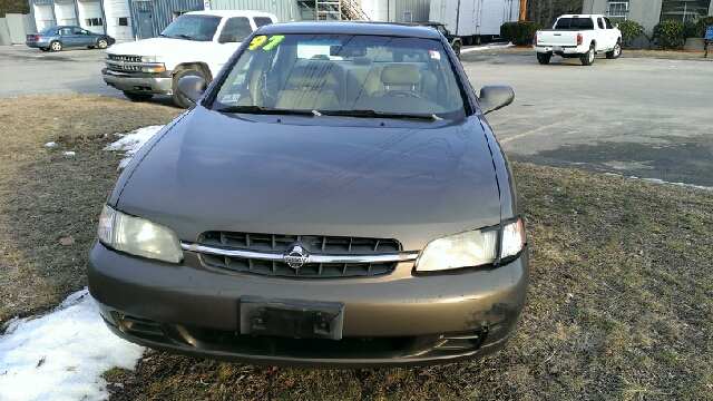 Nissan Altima 1998 photo 2