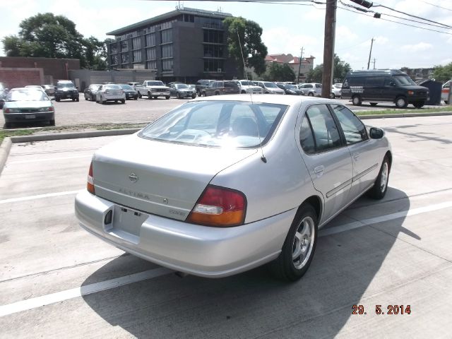 Nissan Altima 1998 photo 1