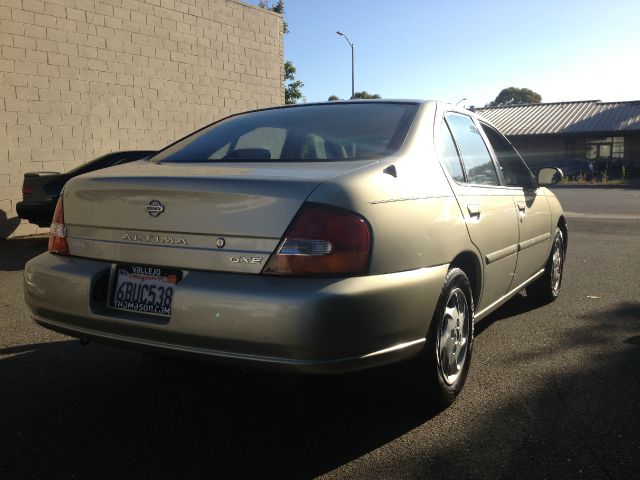Nissan Altima 1999 photo 1