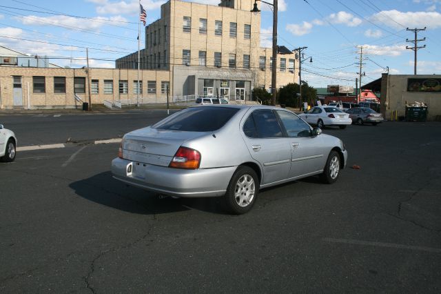 Nissan Altima 1999 photo 2