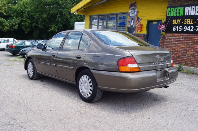 Nissan Altima 1999 photo 1