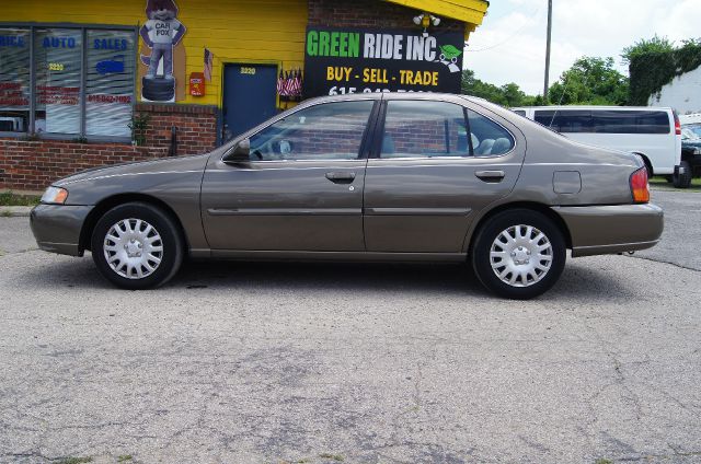 Nissan Altima 1999 photo 2