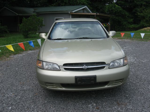 Nissan Altima 3.0 Quattro Sedan
