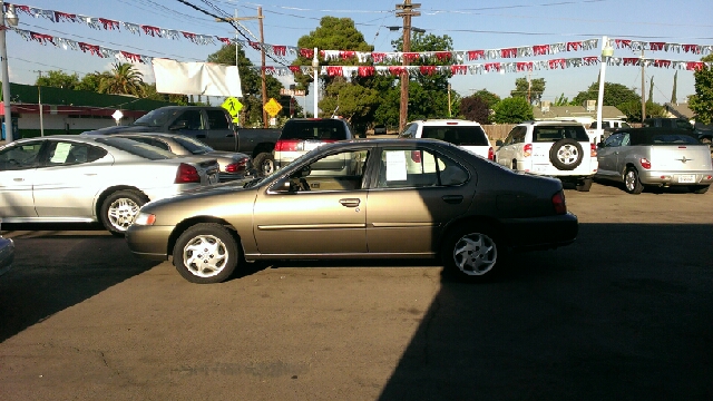 Nissan Altima 1999 photo 1